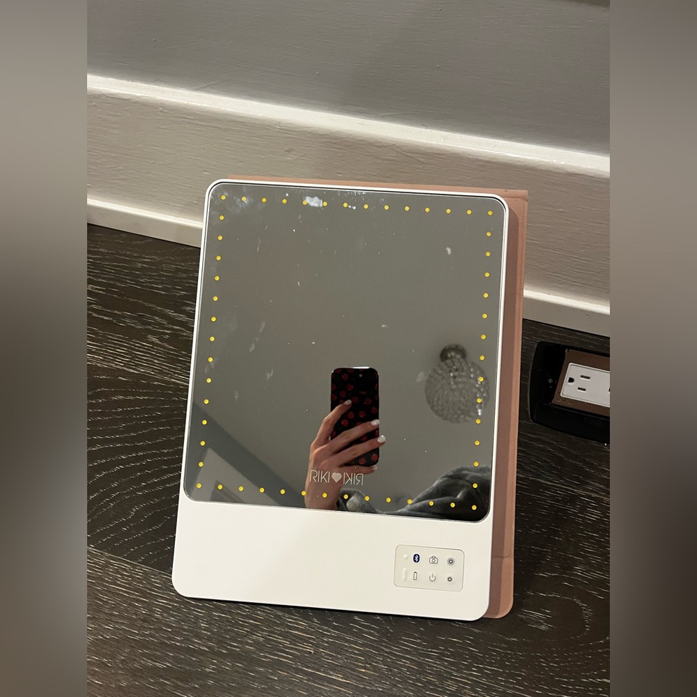 Riki loves Riki mirror